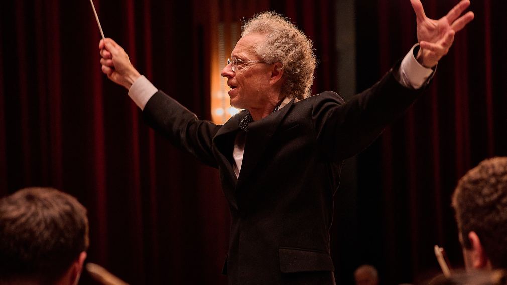 Robert Lehrbaumer, der Pianist und langjährige künstlerische Leiter der Reihe, will ein vielseitiges Programm bieten und nimmt beim ersten Konzert selbst an der Domorgel Platz. (Foto: Klaus Engelmayer)