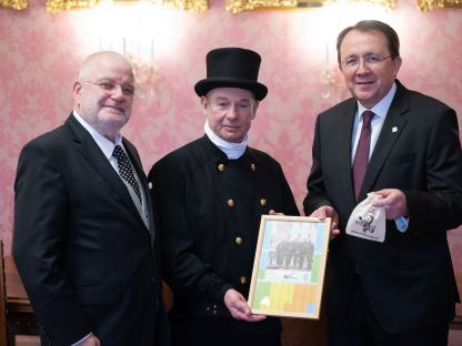 Zum Jahreswechsel statten die Mitarbeiter der „Josef Wildburger Rauchfangkehrerbetriebe“ dem Bürgermeister einen Besuch ab.