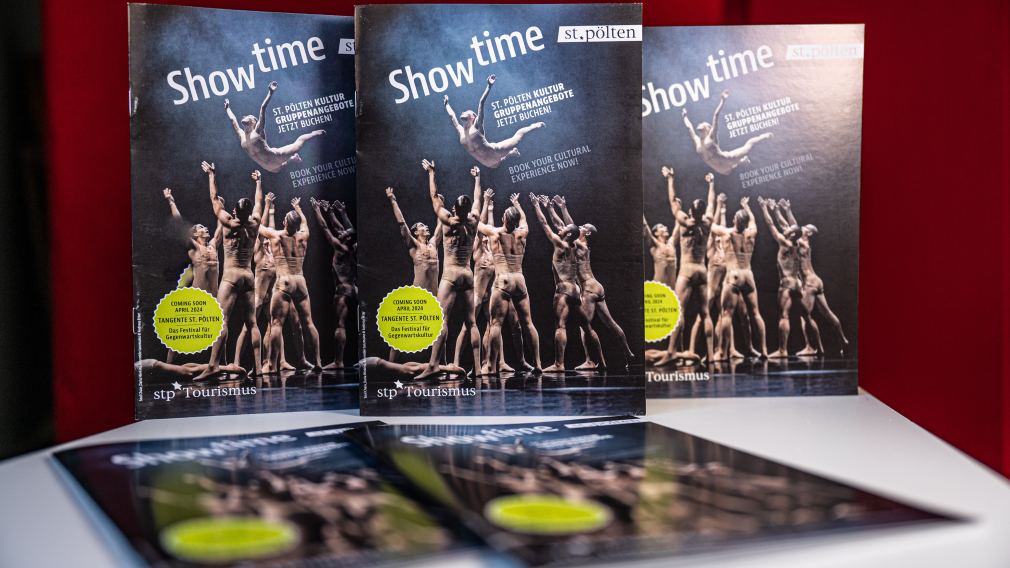 Broschüre "Showtime". (Foto: Arman Kalteis)