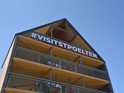 Das Flederhaus von vorne mit dem Schriftzug 