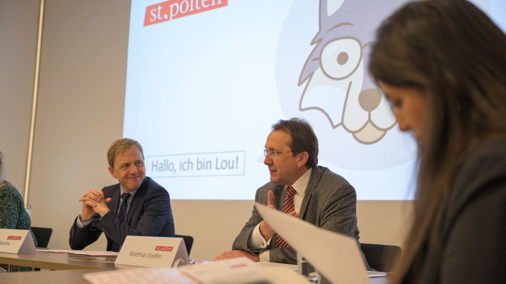 Lou ist ein cleverer und hilfsbereiter Wolf. (Foto: Arman Kalteis)