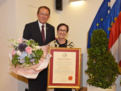 2 Personen mit Urkunde (Foto: Vorlaufer)