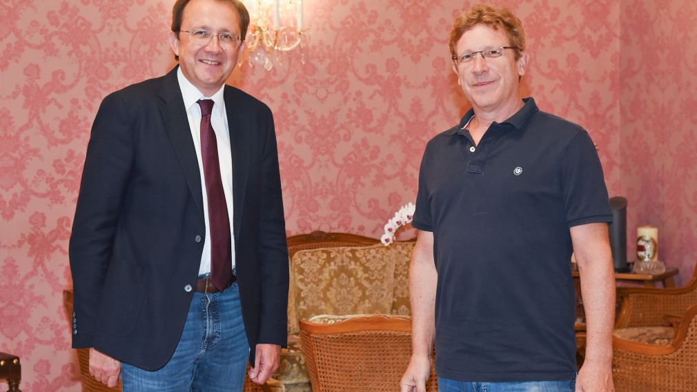 Bürgermeister Matthias Stadler und Volksanwalt Bernhard Achitz im Rathaus St. Pölten. (Foto: Josef Vorlaufer)