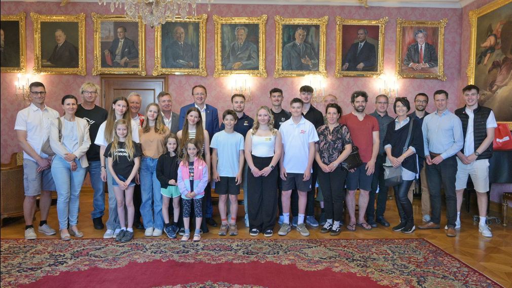 Empfang für die erfolgreichen Snowboarder:innen im Rathaus. (Foto: Wolfgang Mayer)