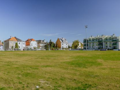 Der ehemalige Sturm 19 Fußballplatz, auf dem ab 2022 ein neuer Park entstehen soll. (Foto: Raumposition | E. Winter)