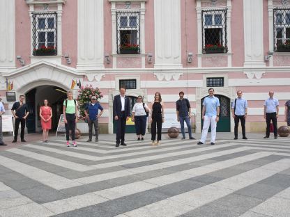 Ein interdisziplinäres Projektkonsortium begleitet die Stadt in dem einjährigen Prozess zur Entwicklung einer Klimastrategie. Im Sommer 2021 fand der interne Auftakt zu dem Projekt „St. Pölten 2030 – klimaneutral & klimafit“ statt. Foto: Arman Kalteis