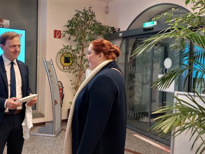 Polly plauscht im Bürgerservice