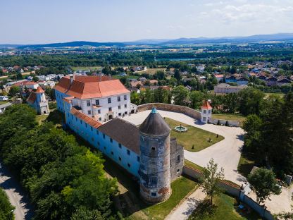 Schloss Viehofen Luftaufnahme. (Foto: Arman Kalteis)
