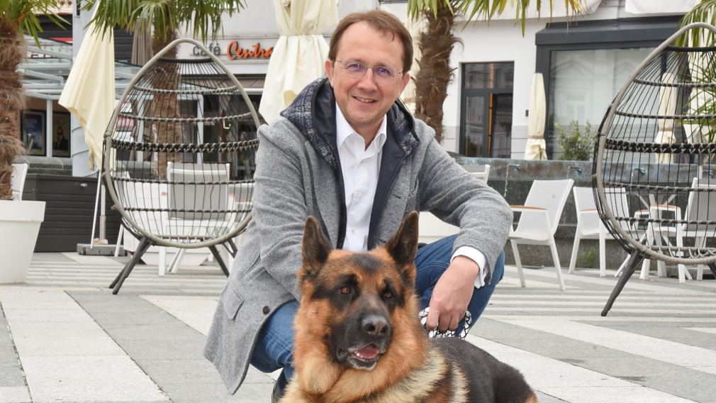 Matthias Stadler mit Schäferhund (Foto: Stadt St. Pölten)