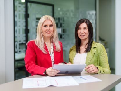 Petra Stefan, Geschäftsführerin und Elisabeth Gleiß, Back-Office