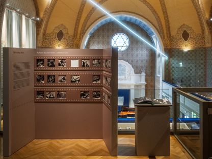 Die neue Ausstellung widmet sich dem Leben des Fotografen Kurt Bardos. (Foto: Sascha Osaka)