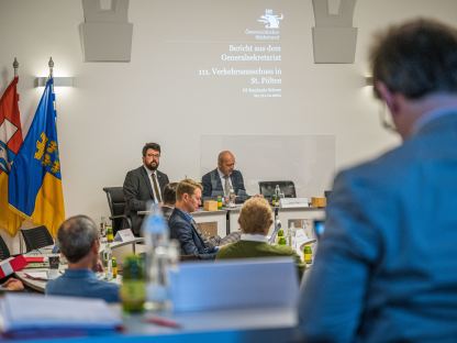 Plenum des Verkehrsausschusses im Gemeinderatssitzungssaal. (Foto: Kalteis)