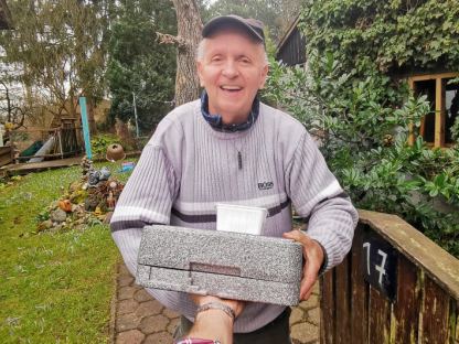 Altere, kranke bzw. pflegebedürftige BürgerInnen, welche nicht in der Lage sind, sich selbst ein warmes Mittagessen zuzubereiten, freuen sich über ihr tägliches Essen auf Rädern. (Foto: Georg Koppelmüller)