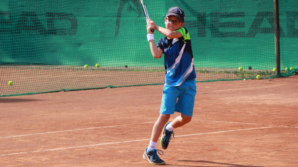 Junger Tennisspieler (Foto: NÖTV)