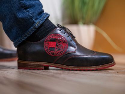 Der St. Pölten-Schuh in einer Nahaufnahme.