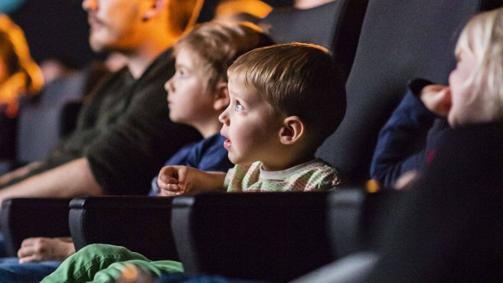 Kinder im Kinosaal. (Foto: Daniela Matejschek)