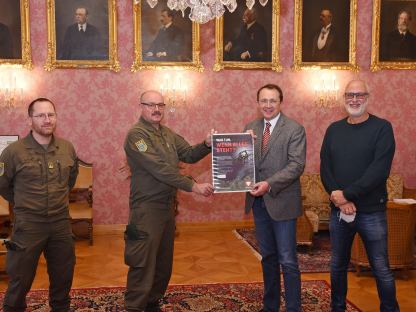Major Sebastian Schubert, Militärkommandant Brigadier Martin Jawurek, Bürgermeister Matthias Stadler und Sicherheitsbeauftragter Peter Puchner. (Foto: Josef Vorlaufer)